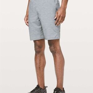 Lululemon T.H.E. Short *Linerless 9"
Heather Allover Sea Salt Light Cast M